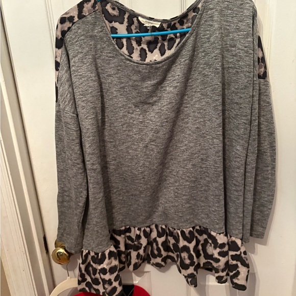 Entro‎ Gray Asymmetrical 3/4 Sleeve Blouse - Picture 1 of 3